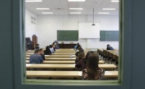 Aspirantes en un examen para entrar a trabajar en el Servicio Extremeño de Salud/